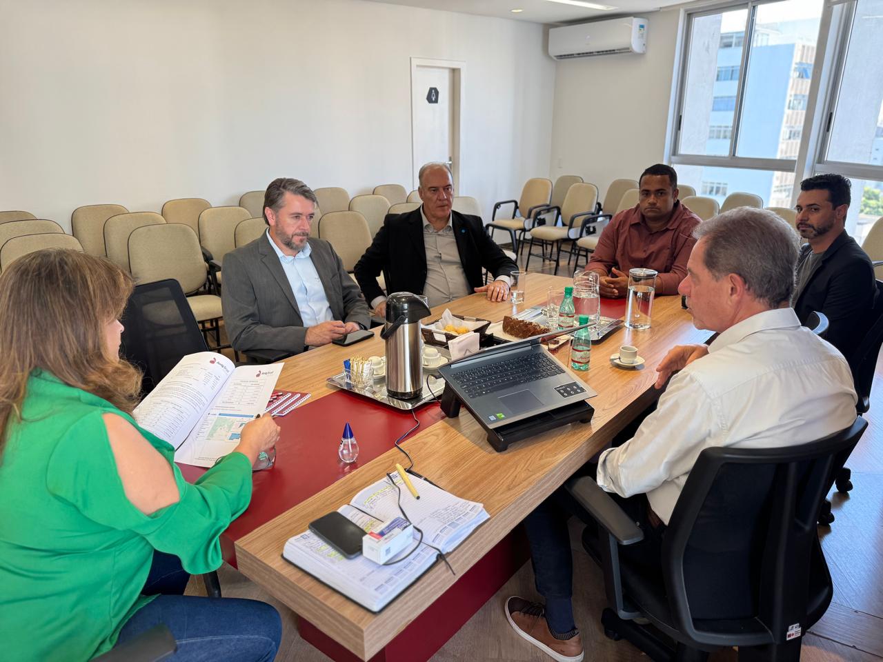 Município de São João del Rei visita AMIG Brasil para conhecer atuação da entidade e discutir CFEM