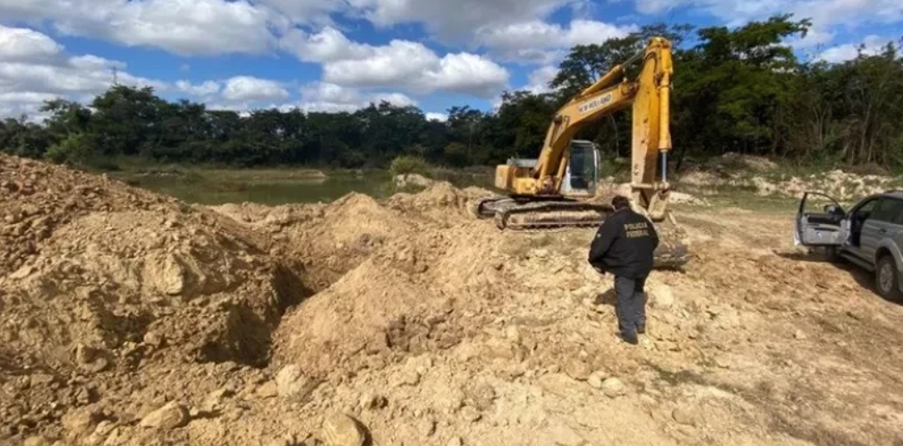 AGU aciona Justiça contra extração irregular de argila