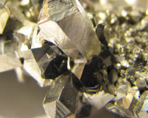 Brasil e Europa firmam aliança para mineração de minerais estratégicos