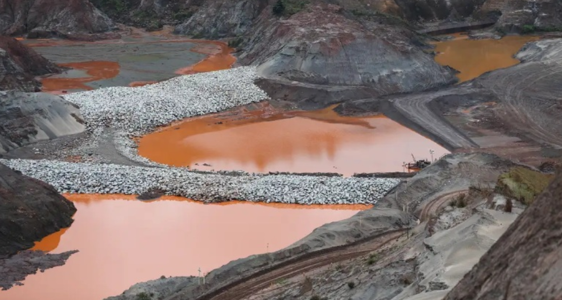 Das 911 barragens de mineração no Brasil, 319 estão em MG
