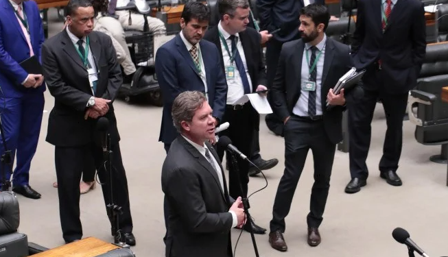 Câmara adia votação do PL que cria regras para o mercado do ouro