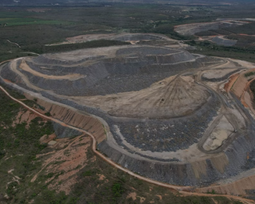 Drone flagra operação ilegal de mineradora no Jequitinhonha, e MPMG pede multa de R$ 15 milhões