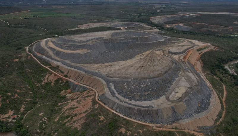Drone flagra operação ilegal de mineradora no Jequitinhonha, e MPMG pede multa de R$ 15 milhões
