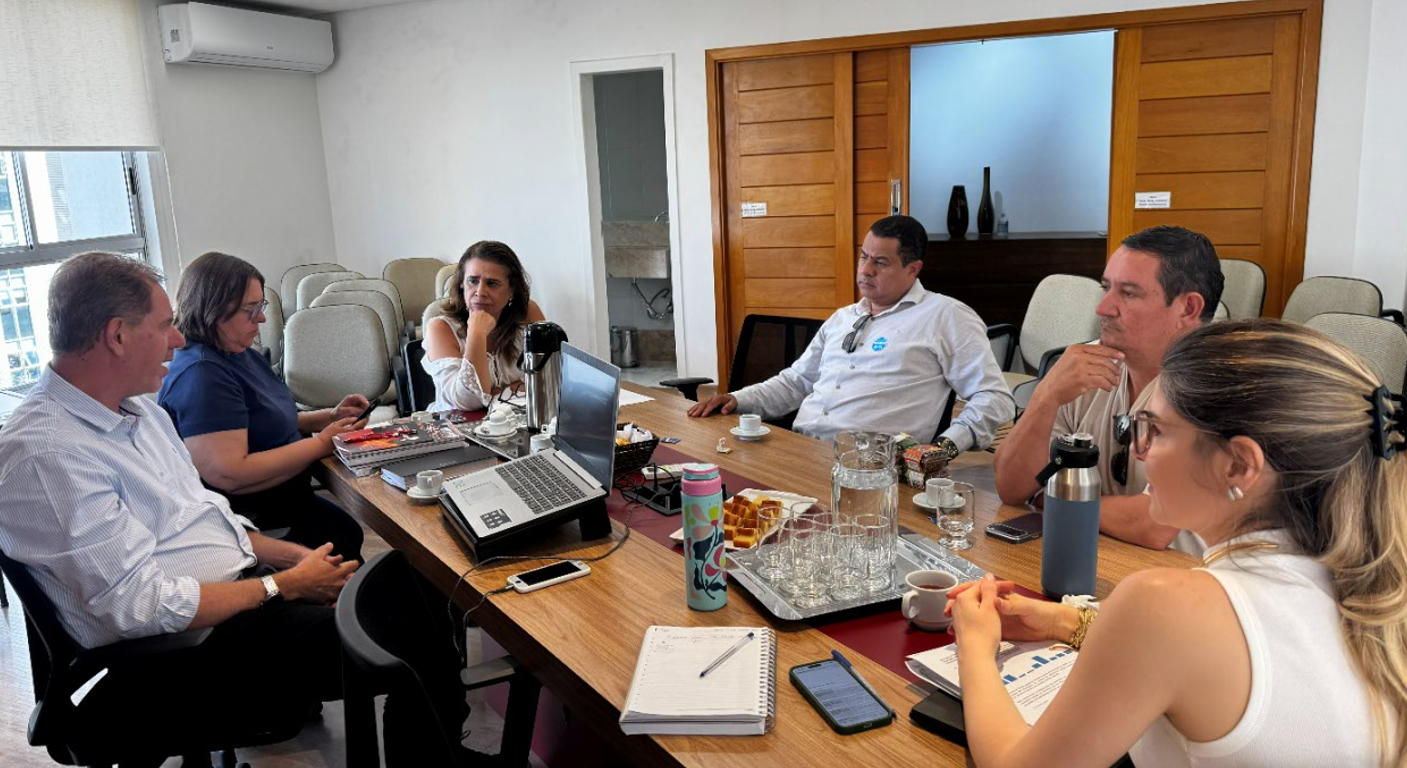 Rio Pardo de Minas apresenta desafios da mineração durante visita à AMIG Brasil
