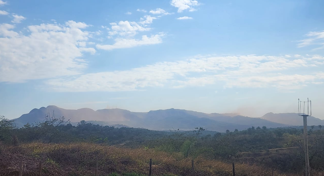 Poeira da mineração toma conta de regiões de Brumadinho nesta terça-feira
