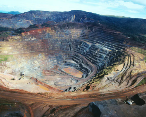 CSN segue concorrentes e anuncia redução na produção de minério de ferro
