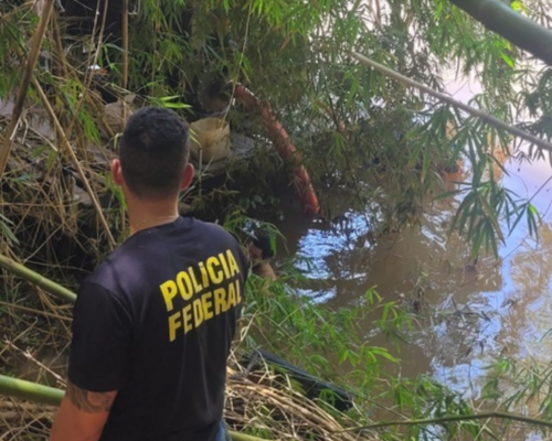 PF localiza três balsas utilizadas para mineração ilegal de ouro no Rio Muriaé
