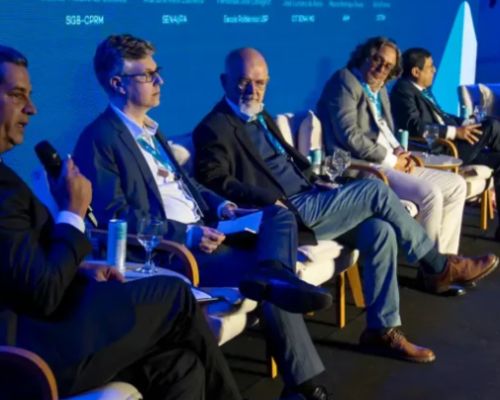 Brasil corre contra o tempo para converter riqueza mineral em liderança